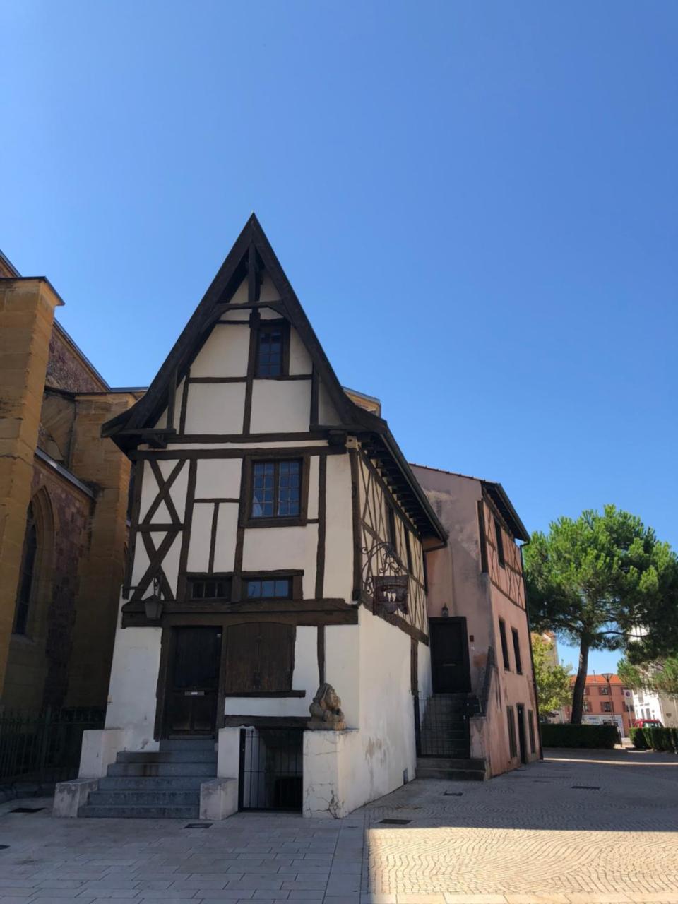 Gites Le Lancelot Ambierle Exteriör bild